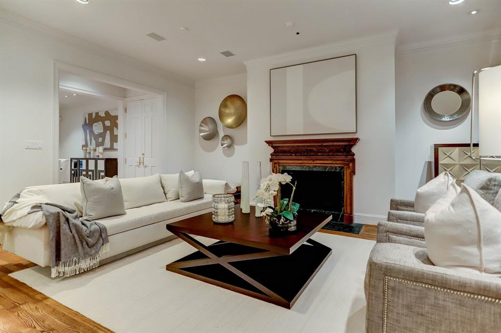 14 3 Eaton Square, Houston, Texas 77027, 3 Bedrooms Bedrooms, 10 Rooms Rooms,5 BathroomsBathrooms,Single-family,For Sale,Eaton,66322726