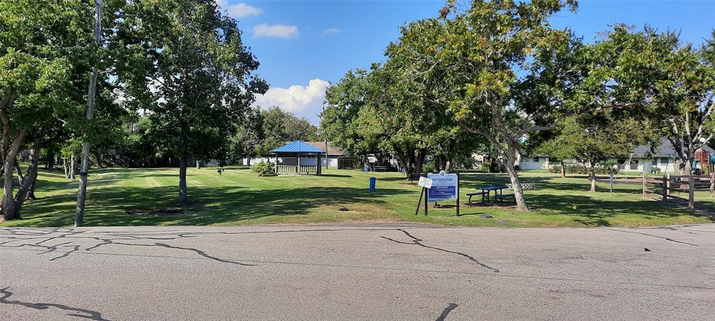 269 1 Bay Oaks Drive, La Porte, Texas 77571, 4 Bedrooms Bedrooms, 6 Rooms Rooms,3 BathroomsBathrooms,Single-family,For Sale,Bay Oaks,82713691