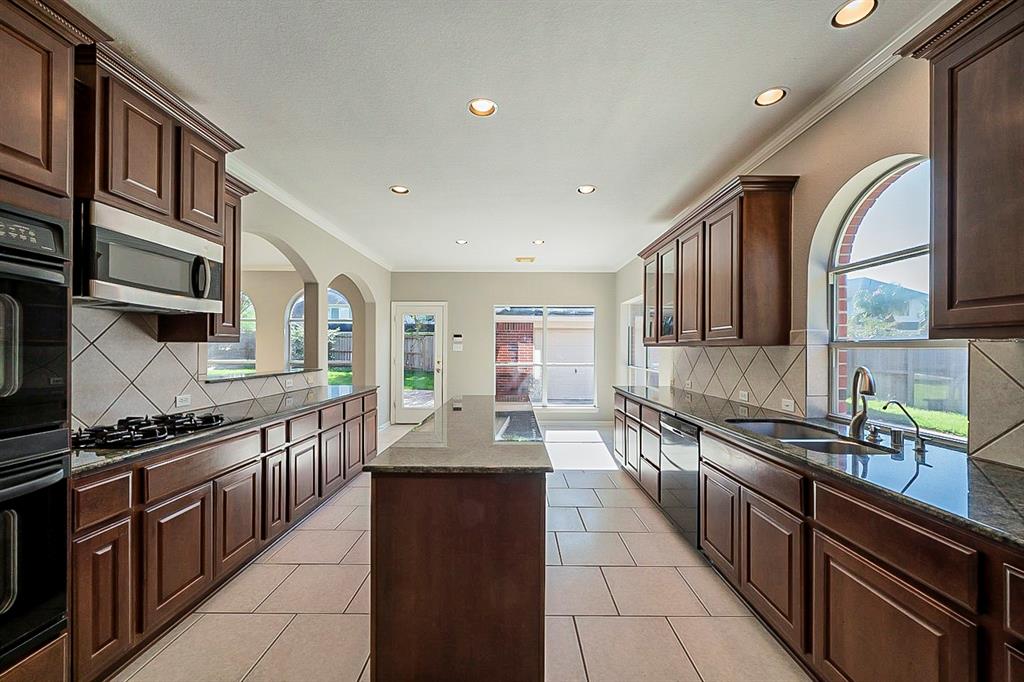 15910 2 Crooked Lake Way, Cypress, Texas 77433, 5 Bedrooms Bedrooms, 5 Rooms Rooms,3 BathroomsBathrooms,Single-family,For Sale,Crooked Lake,56237614