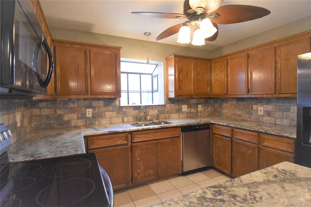 4009 2 Fatta Drive, Dickinson, Texas 77539, 3 Bedrooms Bedrooms, 6 Rooms Rooms,2 BathroomsBathrooms,Single-family,For Sale,Fatta,85421220