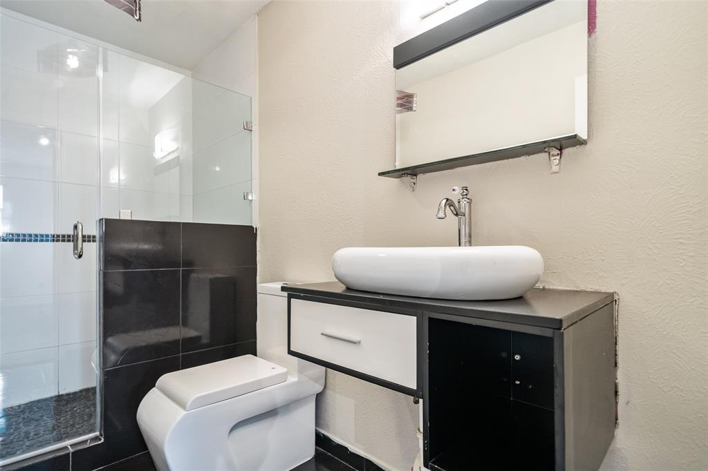 1209 2 Ruthven Street, Houston, Texas 77019, 2 Bedrooms Bedrooms, 2 Rooms Rooms,2 BathroomsBathrooms,Single-family,For Sale,Ruthven,80318102
