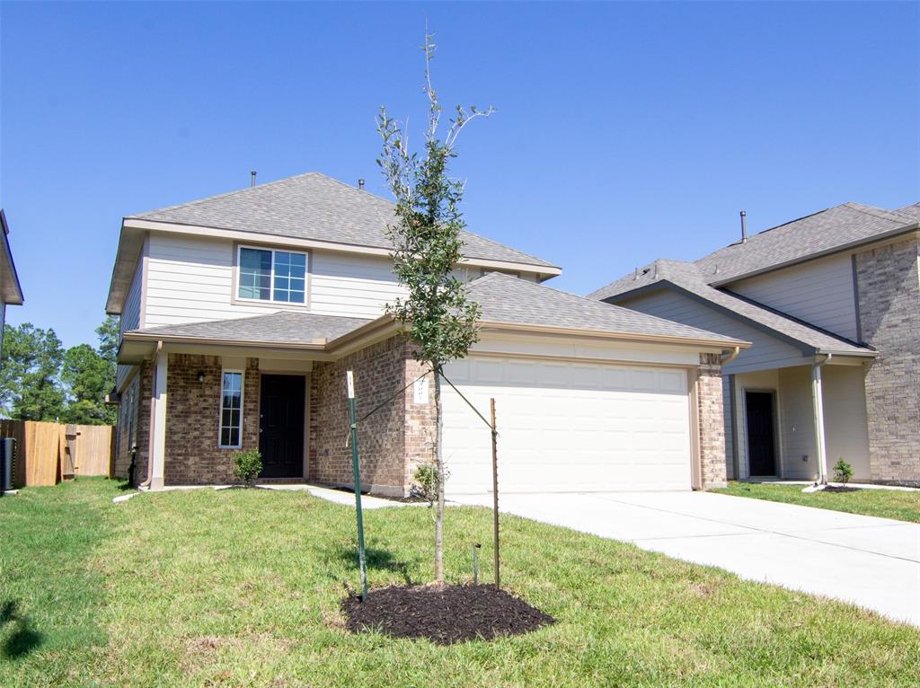 5007 Sweet Chestnut Lane Spring, Texas The Drake II is an inviting 2 story home with 4 bedrooms and 2.5 bathrooms. This plan has a spacious living area with views into the kitchen and dining area. The master suite is downstairs and has a spacious bathroom and walk-in closet. Upstairs has another living area, or flex space, and the remaining 3 bedrooms. With over 2000 sq ft of living area, this is one of our most popular two-story plans. Features wood-grain vinyl plank flooring, two car garage, fenced backyard, and a sprinkler system. LAWN MOWING IS INCLUDED!
