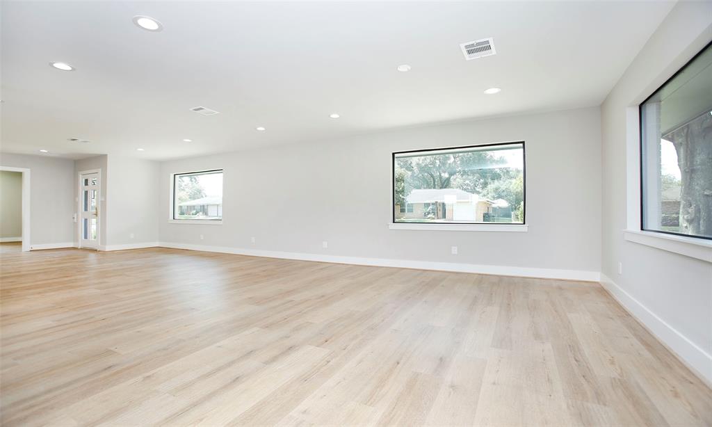 1810 1 Foxwood Road, Houston, Texas 77008, 3 Bedrooms Bedrooms, 8 Rooms Rooms,2 BathroomsBathrooms,Single-family,For Sale,Foxwood,75284733