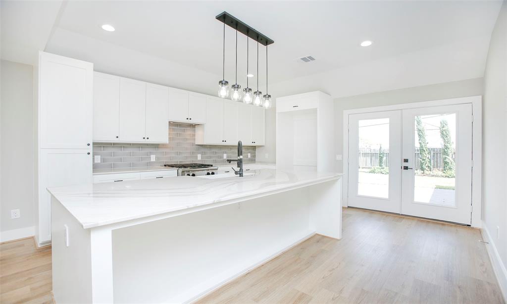 1810 1 Foxwood Road, Houston, Texas 77008, 3 Bedrooms Bedrooms, 8 Rooms Rooms,2 BathroomsBathrooms,Single-family,For Sale,Foxwood,75284733