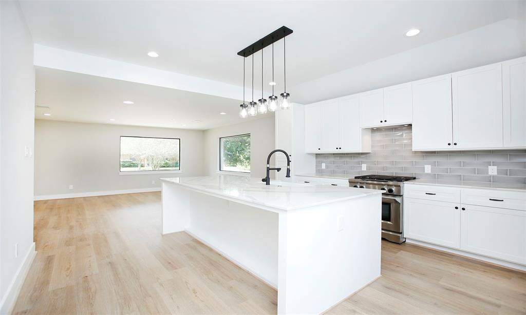 1810 1 Foxwood Road, Houston, Texas 77008, 3 Bedrooms Bedrooms, 8 Rooms Rooms,2 BathroomsBathrooms,Single-family,For Sale,Foxwood,75284733