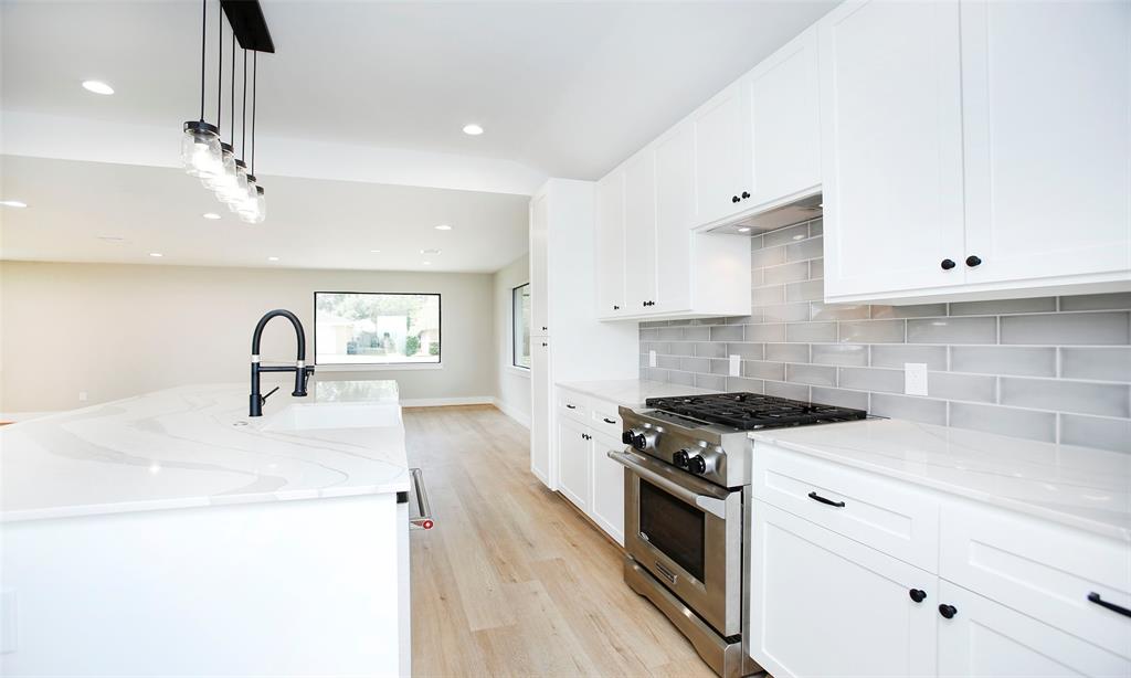 1810 1 Foxwood Road, Houston, Texas 77008, 3 Bedrooms Bedrooms, 8 Rooms Rooms,2 BathroomsBathrooms,Single-family,For Sale,Foxwood,75284733