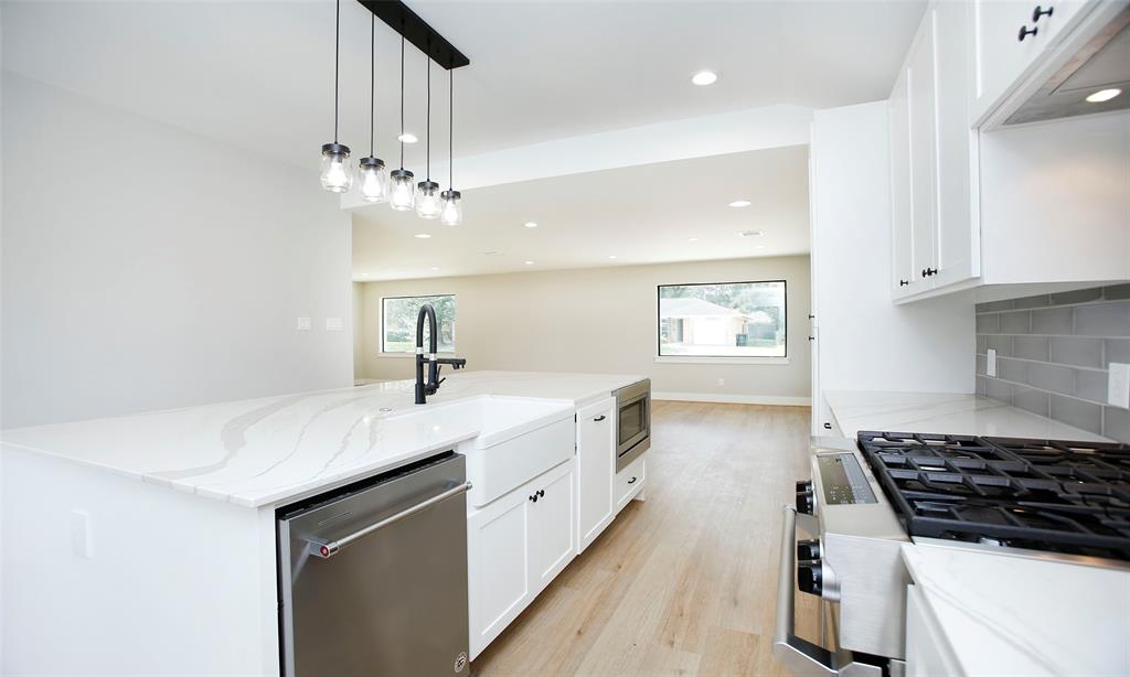 1810 1 Foxwood Road, Houston, Texas 77008, 3 Bedrooms Bedrooms, 8 Rooms Rooms,2 BathroomsBathrooms,Single-family,For Sale,Foxwood,75284733