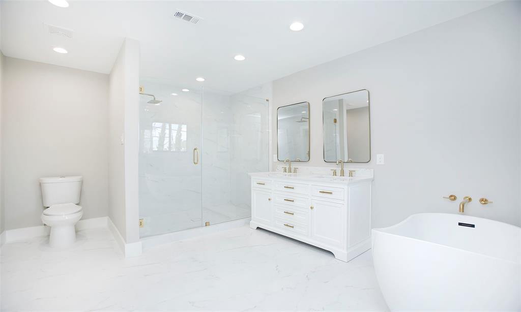 1810 1 Foxwood Road, Houston, Texas 77008, 3 Bedrooms Bedrooms, 8 Rooms Rooms,2 BathroomsBathrooms,Single-family,For Sale,Foxwood,75284733