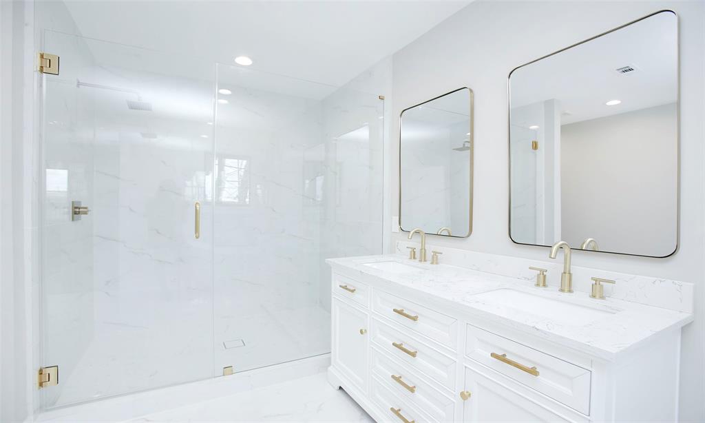 1810 1 Foxwood Road, Houston, Texas 77008, 3 Bedrooms Bedrooms, 8 Rooms Rooms,2 BathroomsBathrooms,Single-family,For Sale,Foxwood,75284733
