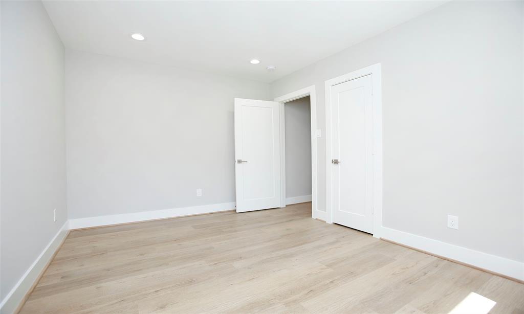 1810 1 Foxwood Road, Houston, Texas 77008, 3 Bedrooms Bedrooms, 8 Rooms Rooms,2 BathroomsBathrooms,Single-family,For Sale,Foxwood,75284733
