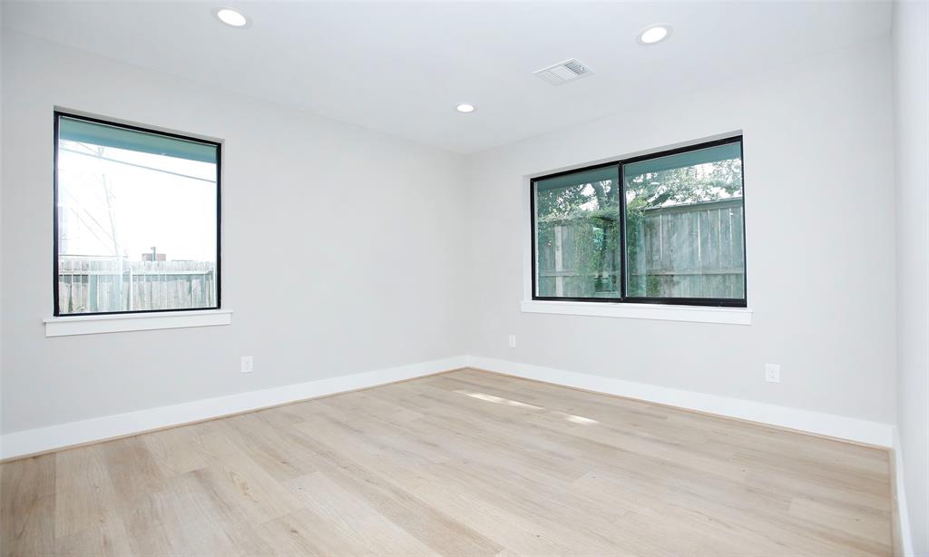 1810 1 Foxwood Road, Houston, Texas 77008, 3 Bedrooms Bedrooms, 8 Rooms Rooms,2 BathroomsBathrooms,Single-family,For Sale,Foxwood,75284733