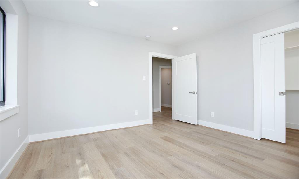 1810 1 Foxwood Road, Houston, Texas 77008, 3 Bedrooms Bedrooms, 8 Rooms Rooms,2 BathroomsBathrooms,Single-family,For Sale,Foxwood,75284733