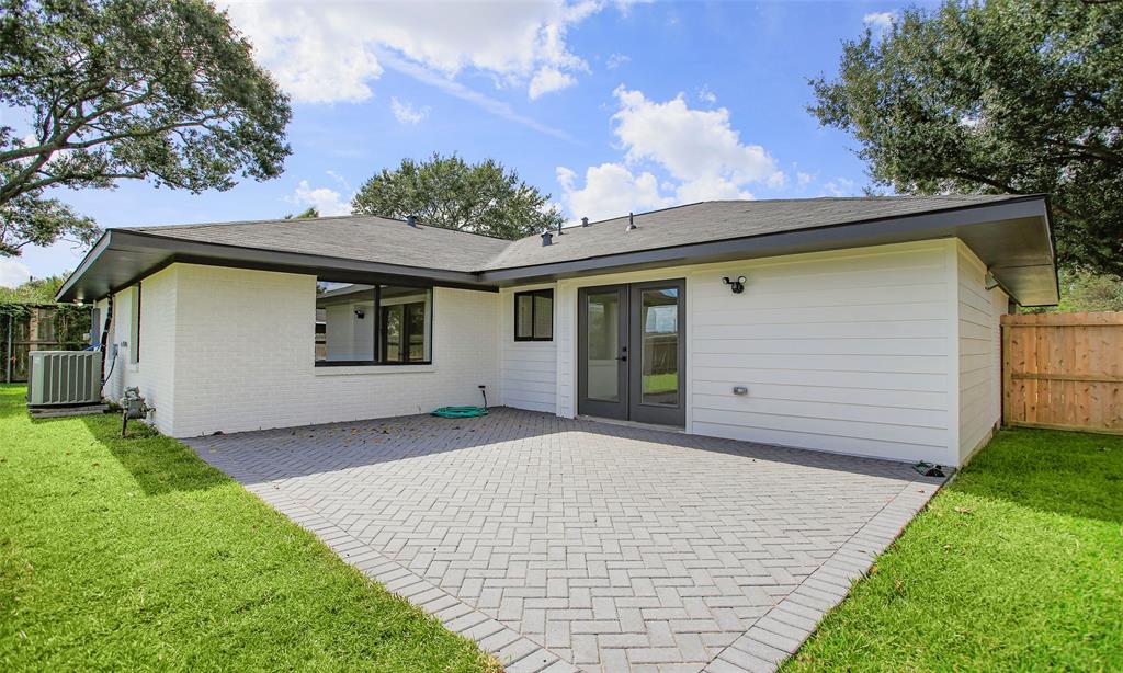1810 1 Foxwood Road, Houston, Texas 77008, 3 Bedrooms Bedrooms, 8 Rooms Rooms,2 BathroomsBathrooms,Single-family,For Sale,Foxwood,75284733