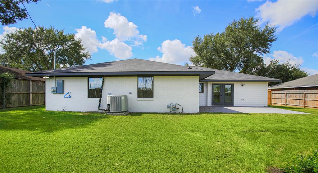 1810 1 Foxwood Road, Houston, Texas 77008, 3 Bedrooms Bedrooms, 8 Rooms Rooms,2 BathroomsBathrooms,Single-family,For Sale,Foxwood,75284733