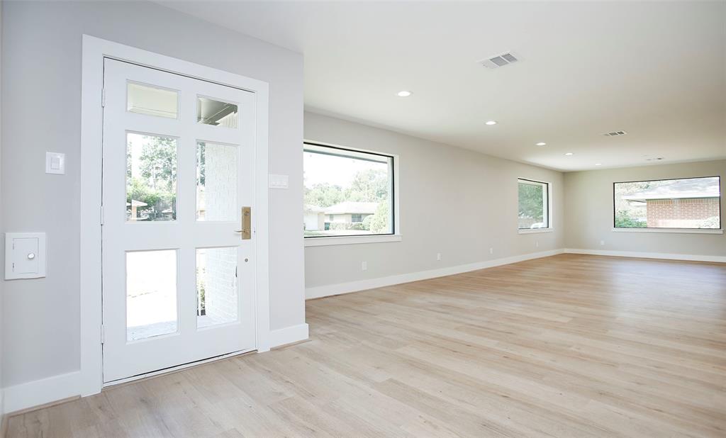 1810 1 Foxwood Road, Houston, Texas 77008, 3 Bedrooms Bedrooms, 8 Rooms Rooms,2 BathroomsBathrooms,Single-family,For Sale,Foxwood,75284733