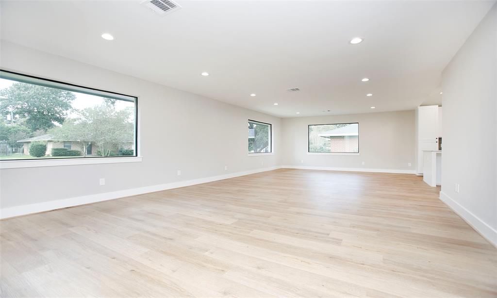 1810 1 Foxwood Road, Houston, Texas 77008, 3 Bedrooms Bedrooms, 8 Rooms Rooms,2 BathroomsBathrooms,Single-family,For Sale,Foxwood,75284733