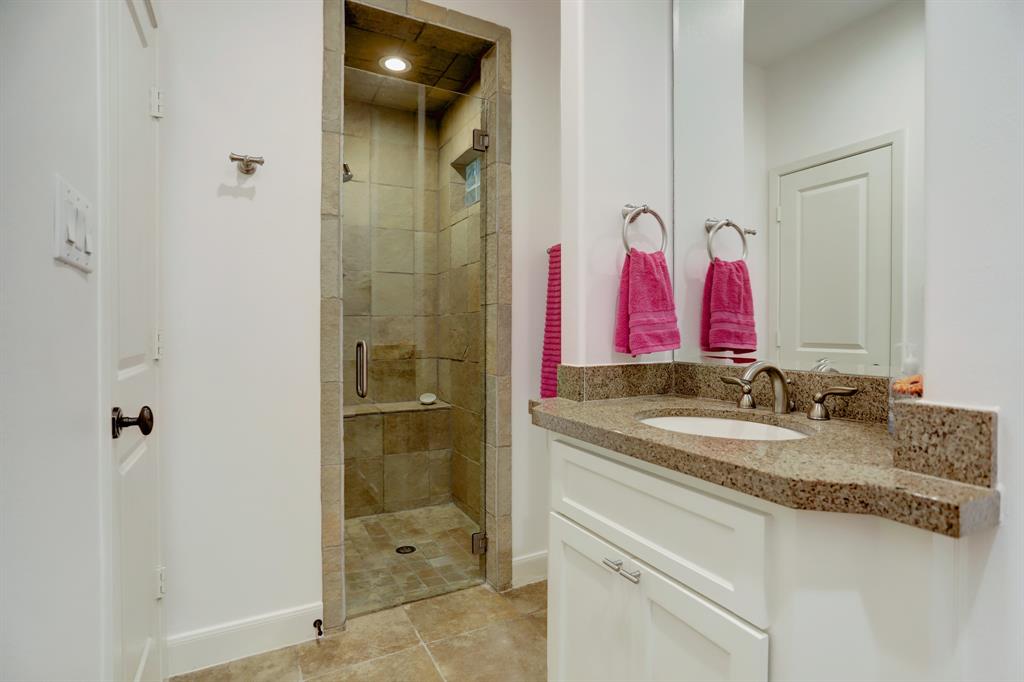 411 3 Reinicke Street, Houston, Texas 77007, 3 Bedrooms Bedrooms, 7 Rooms Rooms,3 BathroomsBathrooms,Single-family,For Sale,Reinicke,52481905