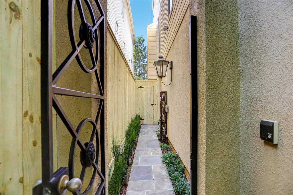 411 3 Reinicke Street, Houston, Texas 77007, 3 Bedrooms Bedrooms, 7 Rooms Rooms,3 BathroomsBathrooms,Single-family,For Sale,Reinicke,52481905