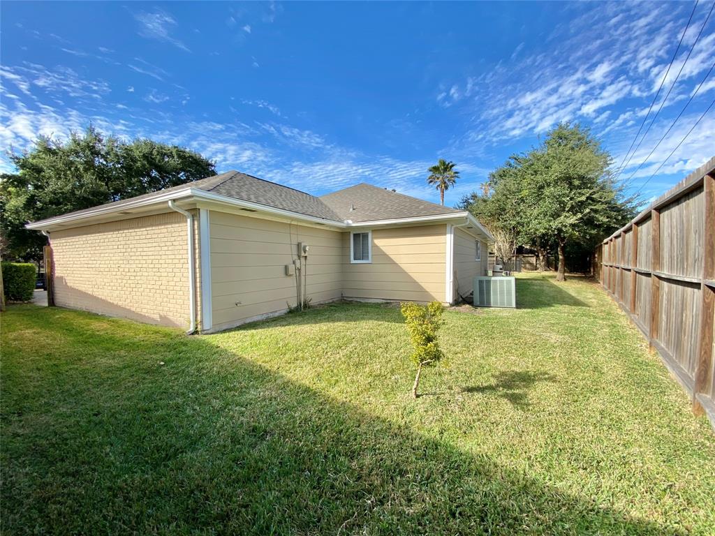 11306 1 Briar Rose Drive, Houston, Texas 77077, 4 Bedrooms Bedrooms, 4 Rooms Rooms,2 BathroomsBathrooms,Single-family,For Sale,Briar Rose,77997286