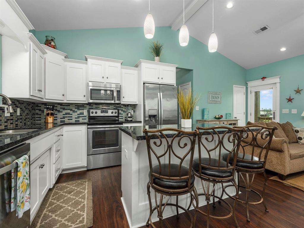 1942 1 Avenue G, Crystal Beach, Texas 77650, 3 Bedrooms Bedrooms, 6 Rooms Rooms,2 BathroomsBathrooms,Single-family,For Sale,Avenue G,69536116