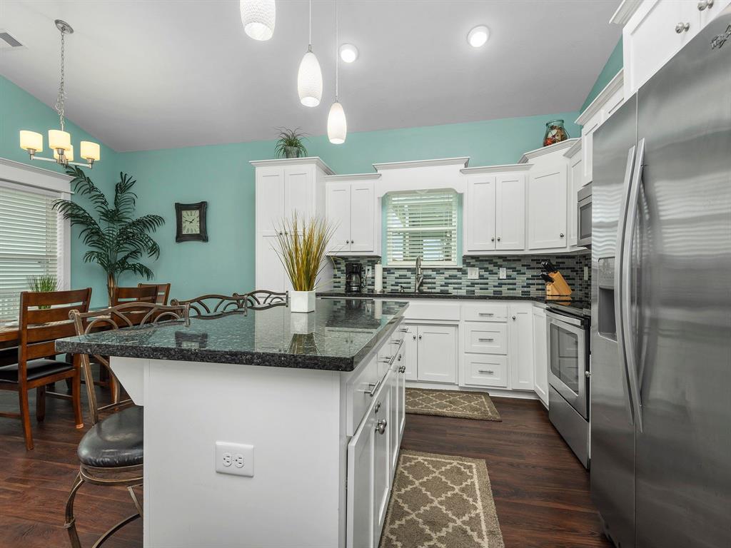 1942 1 Avenue G, Crystal Beach, Texas 77650, 3 Bedrooms Bedrooms, 6 Rooms Rooms,2 BathroomsBathrooms,Single-family,For Sale,Avenue G,69536116