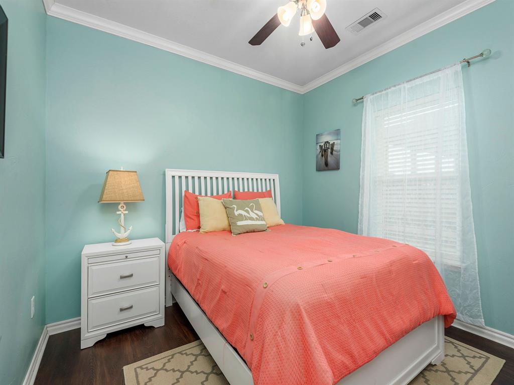 1942 1 Avenue G, Crystal Beach, Texas 77650, 3 Bedrooms Bedrooms, 6 Rooms Rooms,2 BathroomsBathrooms,Single-family,For Sale,Avenue G,69536116