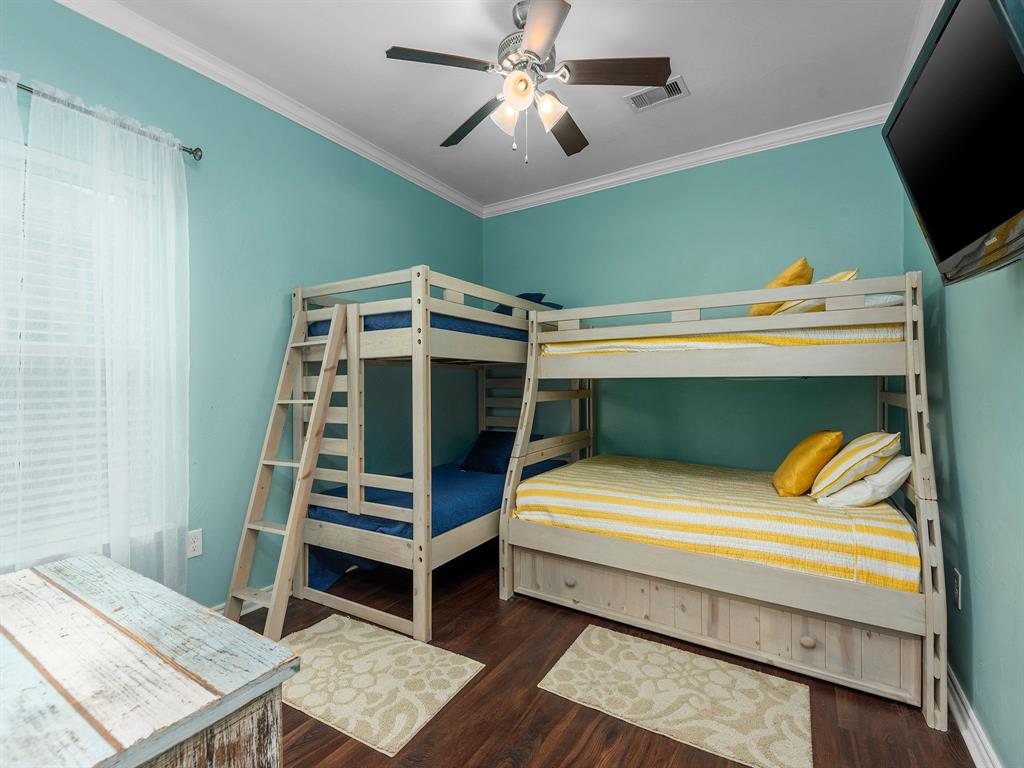 1942 1 Avenue G, Crystal Beach, Texas 77650, 3 Bedrooms Bedrooms, 6 Rooms Rooms,2 BathroomsBathrooms,Single-family,For Sale,Avenue G,69536116