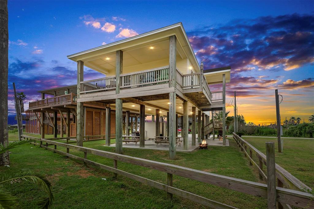 1942 1 Avenue G, Crystal Beach, Texas 77650, 3 Bedrooms Bedrooms, 6 Rooms Rooms,2 BathroomsBathrooms,Single-family,For Sale,Avenue G,69536116