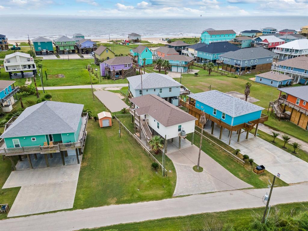 1942 1 Avenue G, Crystal Beach, Texas 77650, 3 Bedrooms Bedrooms, 6 Rooms Rooms,2 BathroomsBathrooms,Single-family,For Sale,Avenue G,69536116