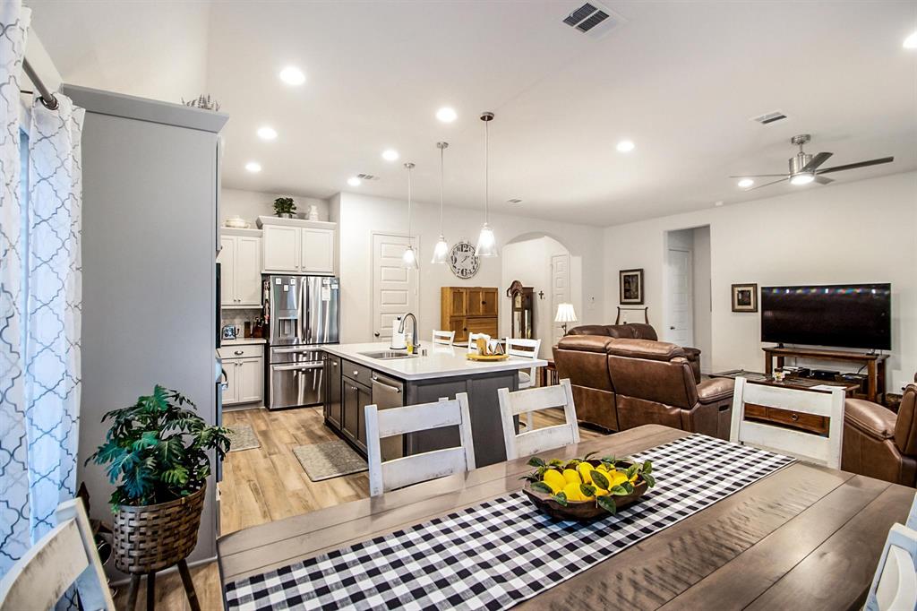 423 1 Callery Pear Court, Conroe, Texas 77304, 4 Bedrooms Bedrooms, 9 Rooms Rooms,3 BathroomsBathrooms,Single-family,For Sale,Callery Pear,70996943