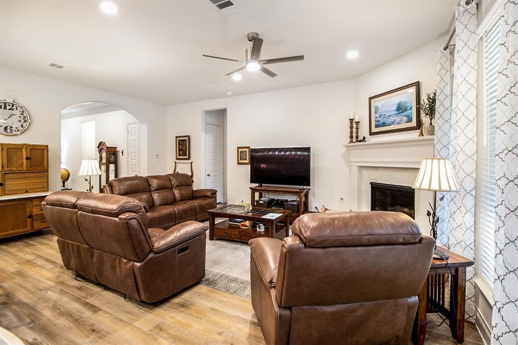 423 1 Callery Pear Court, Conroe, Texas 77304, 4 Bedrooms Bedrooms, 9 Rooms Rooms,3 BathroomsBathrooms,Single-family,For Sale,Callery Pear,70996943