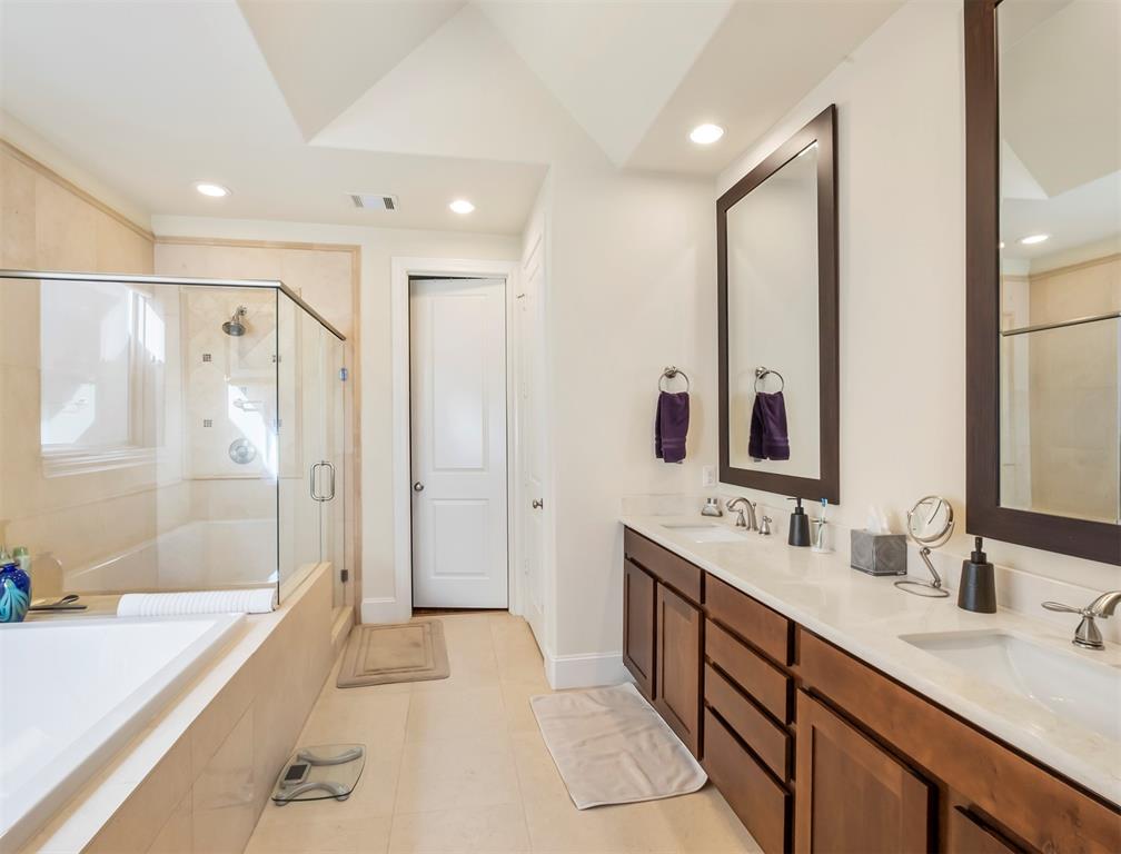 1814 3 Wrenwood Lakes, Houston, Texas 77043, 3 Bedrooms Bedrooms, 9 Rooms Rooms,3 BathroomsBathrooms,Single-family,For Sale,Wrenwood,55870805