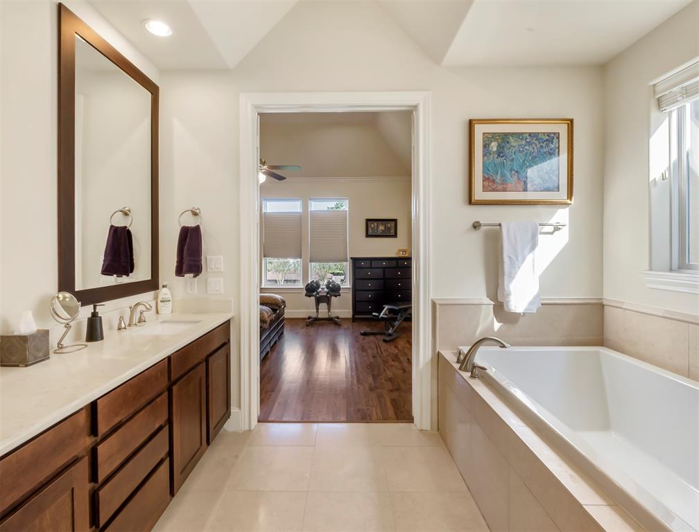 1814 3 Wrenwood Lakes, Houston, Texas 77043, 3 Bedrooms Bedrooms, 9 Rooms Rooms,3 BathroomsBathrooms,Single-family,For Sale,Wrenwood,55870805