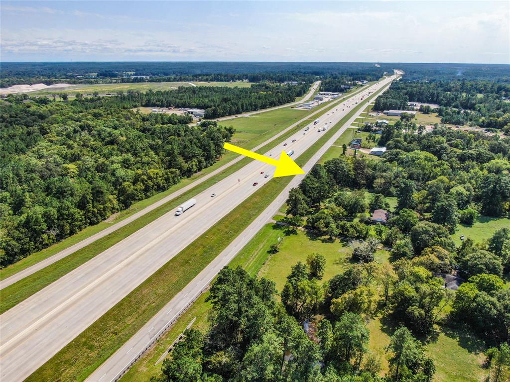 FANTASTIC OPPORTUNITY AVAILABLE- NORTH MONTGOMERY COUNTY! Awesome +/- 7.5 COMMERCIAL ACRES in Willis TX! Here you have 309 feet of INTERSTATE 45 ROAD FRONTAGE! Plus approx. 1284 Sq.Ft. single family home.