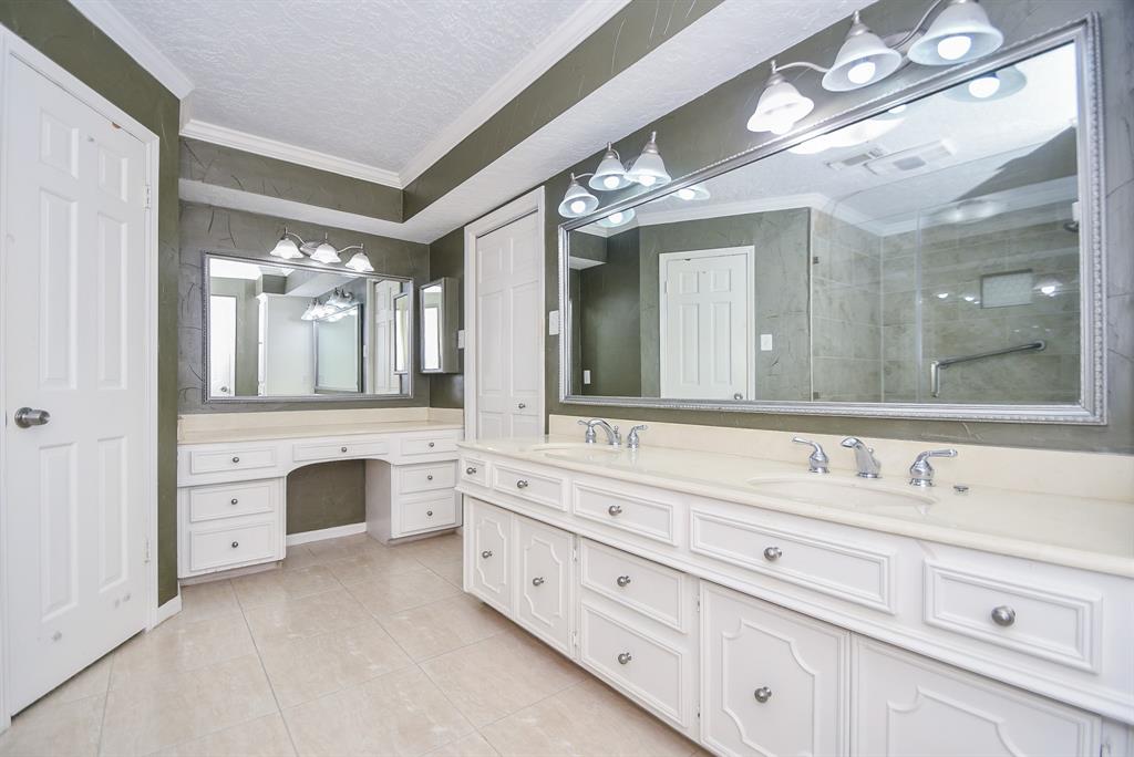 11919 2 Drexel Hill Drive, Houston, Texas 77077, 4 Bedrooms Bedrooms, 9 Rooms Rooms,2 BathroomsBathrooms,Single-family,For Sale,Drexel Hill,2221865