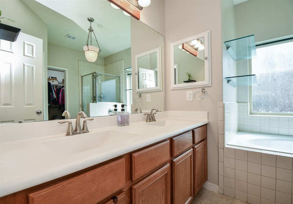 15015 2 Sunset Willow Drive, Humble, Texas 77346, 4 Bedrooms Bedrooms, 8 Rooms Rooms,3 BathroomsBathrooms,Single-family,For Sale,Sunset Willow,52902156