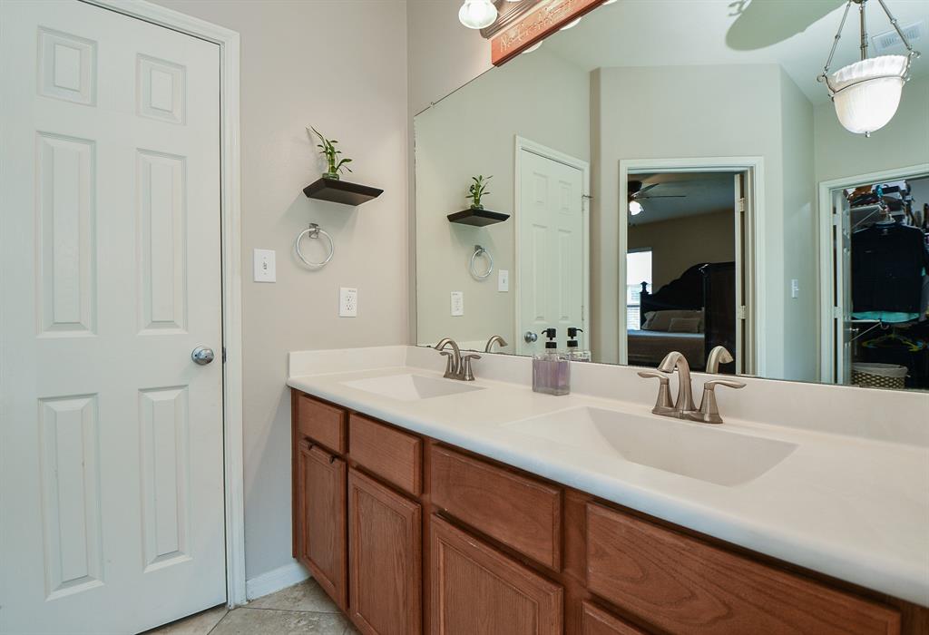 15015 2 Sunset Willow Drive, Humble, Texas 77346, 4 Bedrooms Bedrooms, 8 Rooms Rooms,3 BathroomsBathrooms,Single-family,For Sale,Sunset Willow,52902156
