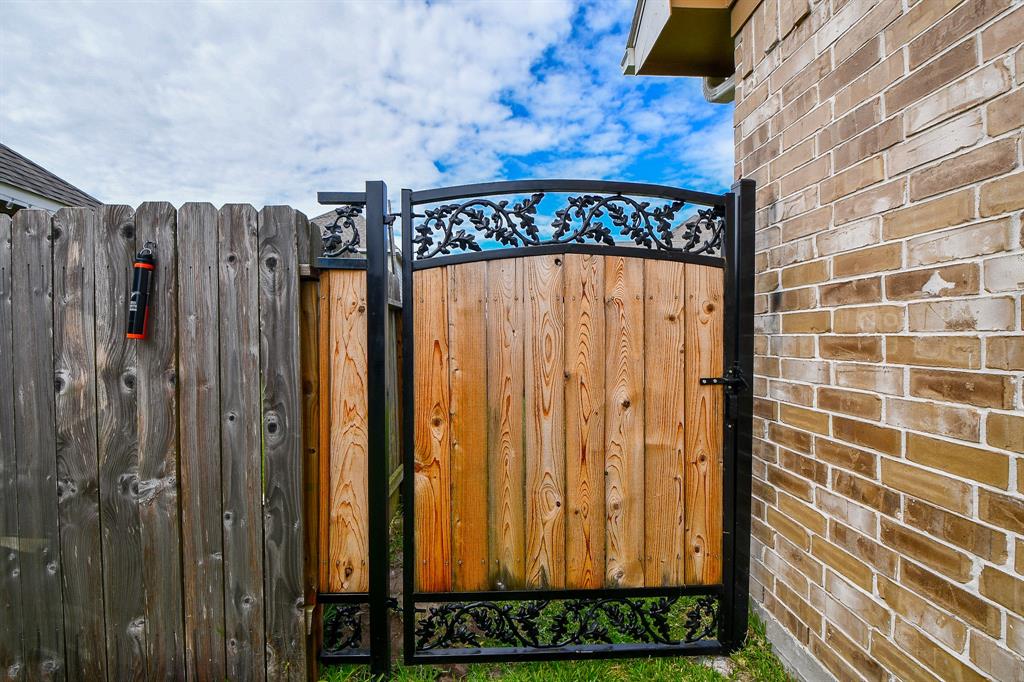 15015 2 Sunset Willow Drive, Humble, Texas 77346, 4 Bedrooms Bedrooms, 8 Rooms Rooms,3 BathroomsBathrooms,Single-family,For Sale,Sunset Willow,52902156