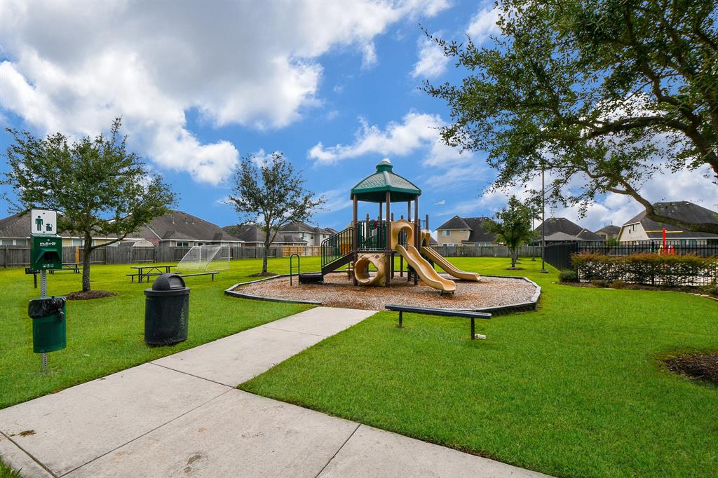 15015 2 Sunset Willow Drive, Humble, Texas 77346, 4 Bedrooms Bedrooms, 8 Rooms Rooms,3 BathroomsBathrooms,Single-family,For Sale,Sunset Willow,52902156
