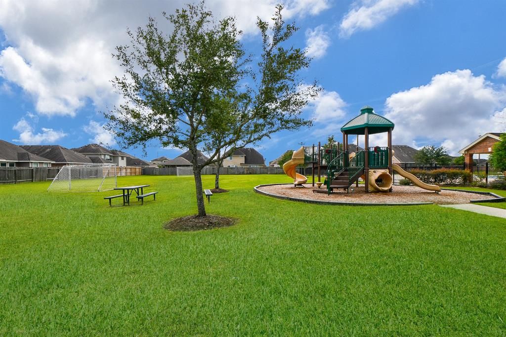 15015 2 Sunset Willow Drive, Humble, Texas 77346, 4 Bedrooms Bedrooms, 8 Rooms Rooms,3 BathroomsBathrooms,Single-family,For Sale,Sunset Willow,52902156