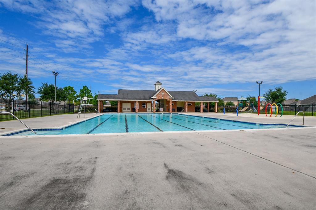 15015 2 Sunset Willow Drive, Humble, Texas 77346, 4 Bedrooms Bedrooms, 8 Rooms Rooms,3 BathroomsBathrooms,Single-family,For Sale,Sunset Willow,52902156