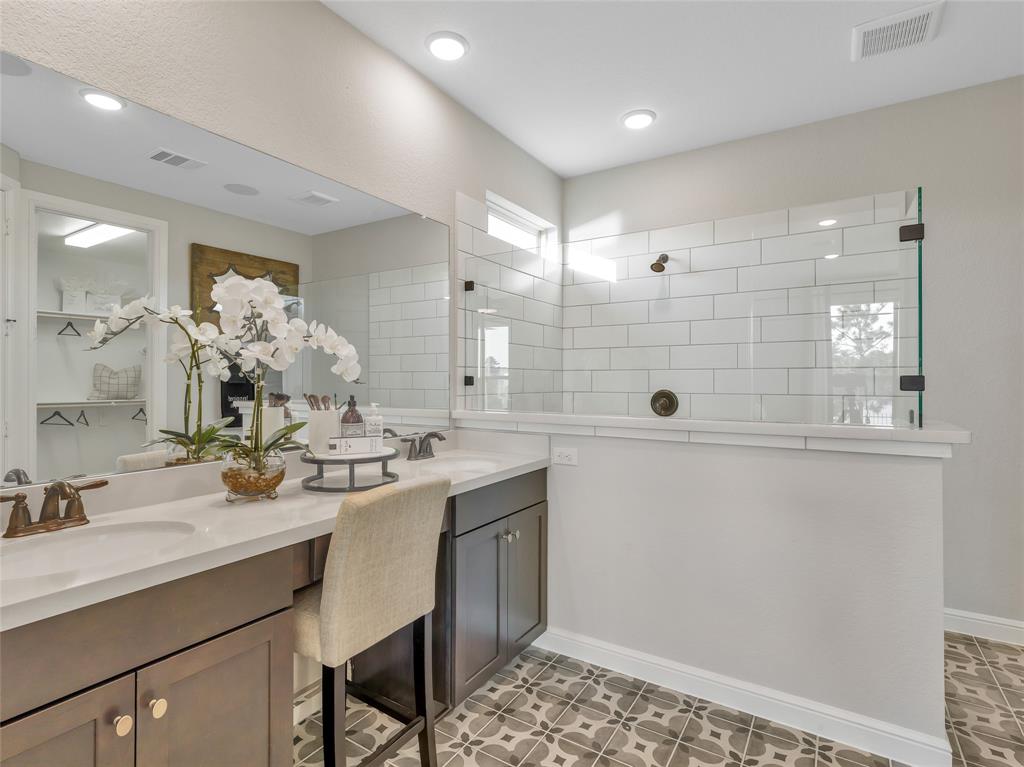 295 2 Kara Mist Court, La Porte, Texas 77571, 4 Bedrooms Bedrooms, 10 Rooms Rooms,3 BathroomsBathrooms,Single-family,For Sale,Kara Mist,74966763