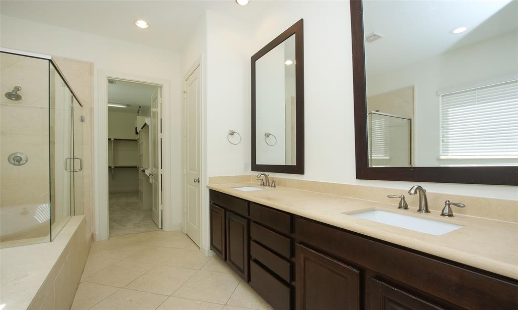 2027 3 Fannin Station, Houston, Texas 77045, 3 Bedrooms Bedrooms, 3 Rooms Rooms,3 BathroomsBathrooms,Townhouse/condo,For Sale,Fannin Station,4906915