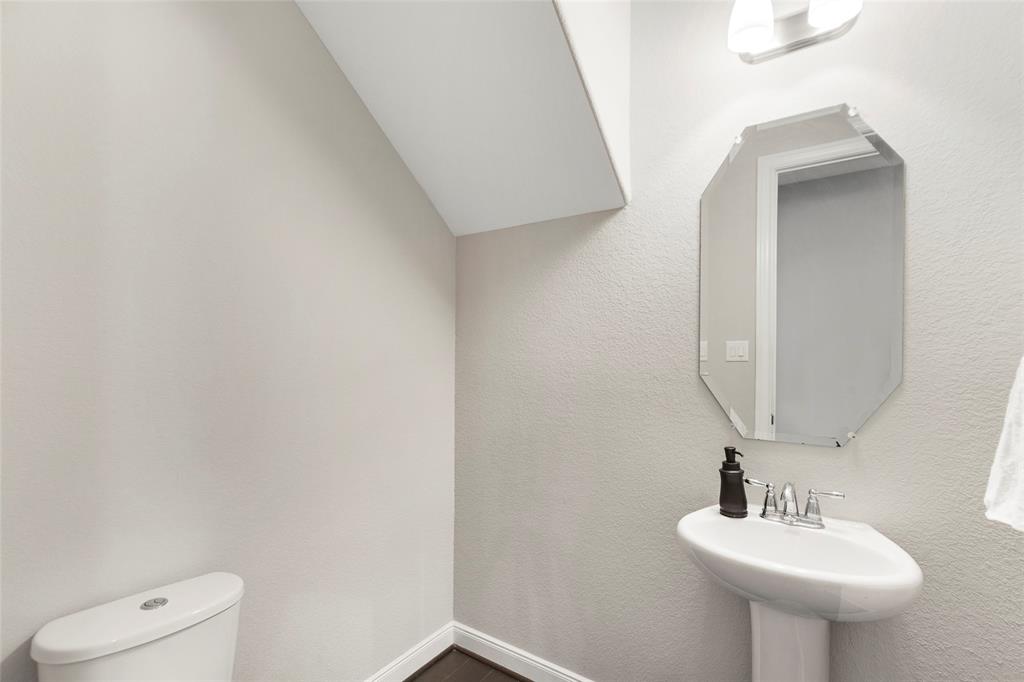 17108 2 Numid Lake Court, Houston, Texas 77044, 4 Bedrooms Bedrooms, 11 Rooms Rooms,3 BathroomsBathrooms,Single-family,For Sale,Numid Lake,65214378