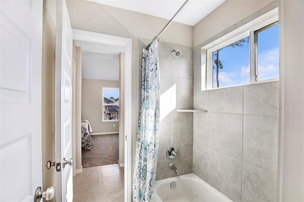 17108 2 Numid Lake Court, Houston, Texas 77044, 4 Bedrooms Bedrooms, 11 Rooms Rooms,3 BathroomsBathrooms,Single-family,For Sale,Numid Lake,65214378