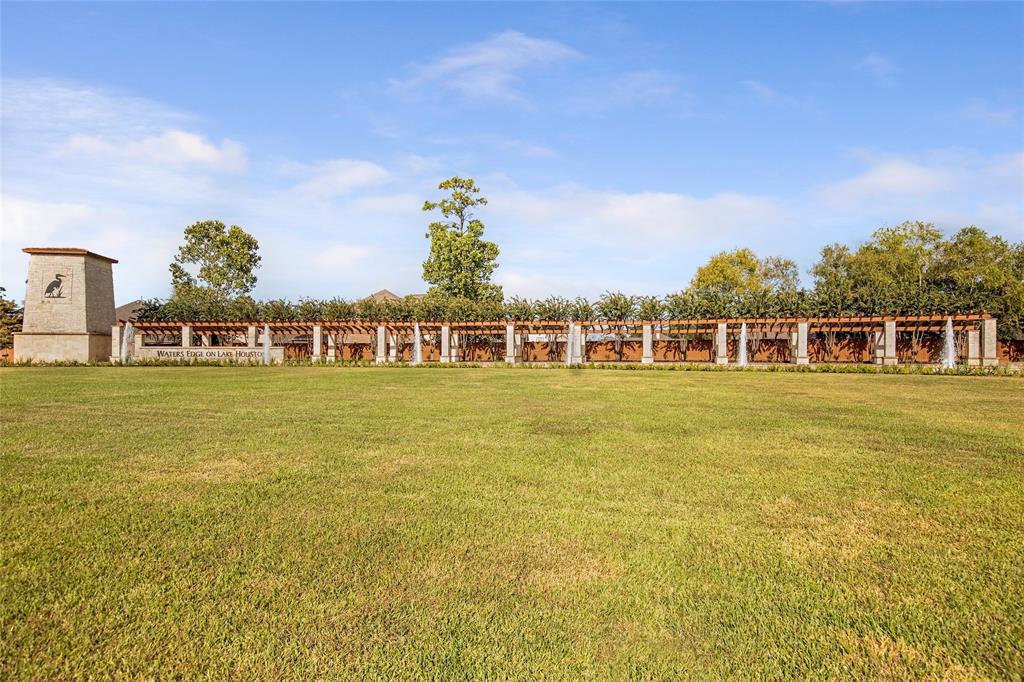 17108 2 Numid Lake Court, Houston, Texas 77044, 4 Bedrooms Bedrooms, 11 Rooms Rooms,3 BathroomsBathrooms,Single-family,For Sale,Numid Lake,65214378