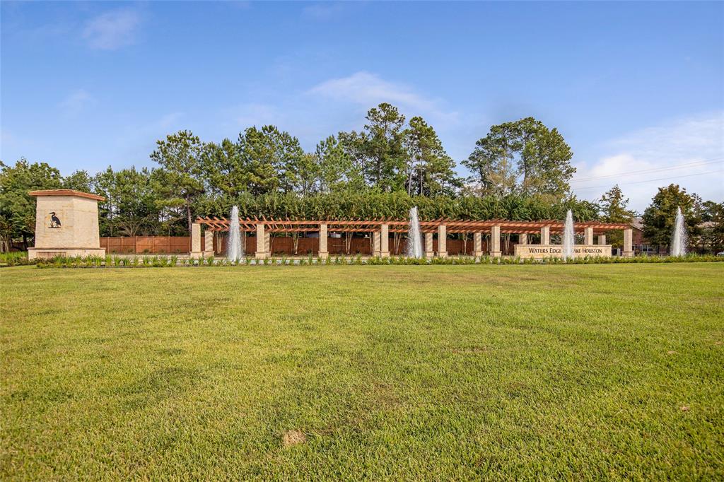 17108 2 Numid Lake Court, Houston, Texas 77044, 4 Bedrooms Bedrooms, 11 Rooms Rooms,3 BathroomsBathrooms,Single-family,For Sale,Numid Lake,65214378