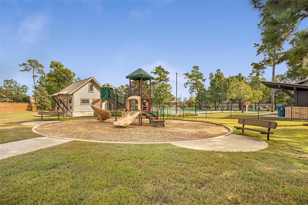 17108 2 Numid Lake Court, Houston, Texas 77044, 4 Bedrooms Bedrooms, 11 Rooms Rooms,3 BathroomsBathrooms,Single-family,For Sale,Numid Lake,65214378