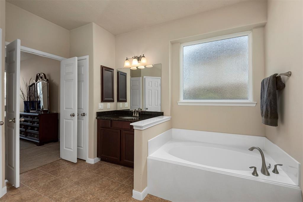 12706 2 Timber Dove Lane, Tomball, Texas 77377, 4 Bedrooms Bedrooms, 14 Rooms Rooms,3 BathroomsBathrooms,Single-family,For Sale,Timber Dove,67529307