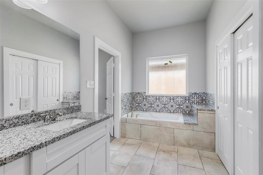 16419 2 Lakewood Field Drive, Tomball, Texas 77377, 4 Bedrooms Bedrooms, 10 Rooms Rooms,2 BathroomsBathrooms,Single-family,For Sale,Lakewood Field,36885628